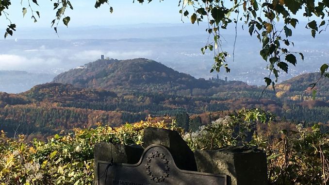 Blick vom Ölberg auf den Drachenfels