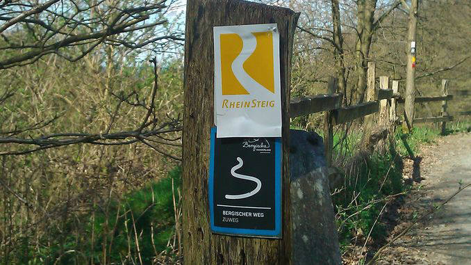 Siebengebirge und Rheinstieg Schilder am Lohrbergrundweg