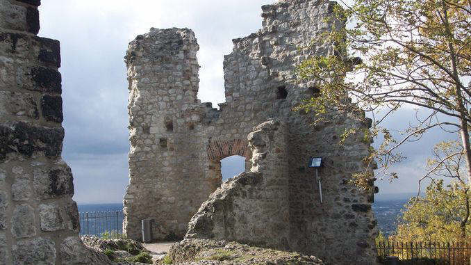 Burg Drachenfels, "Kölner Fenster"