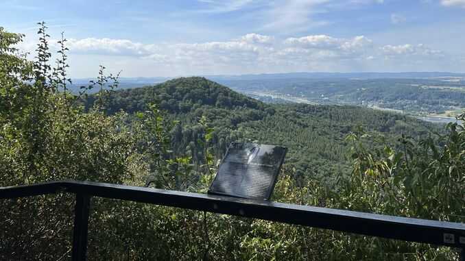 Blick vom Geisberg ins Rheintal nach Süden, Siebengebirge